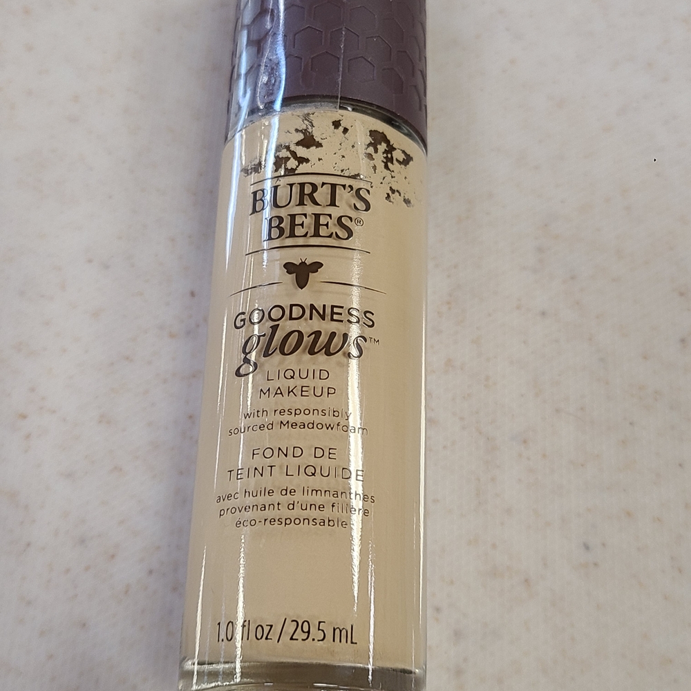 Burt's Bees Goodness Glows Liquid Makeup in Light Beige Soft Honey #1035